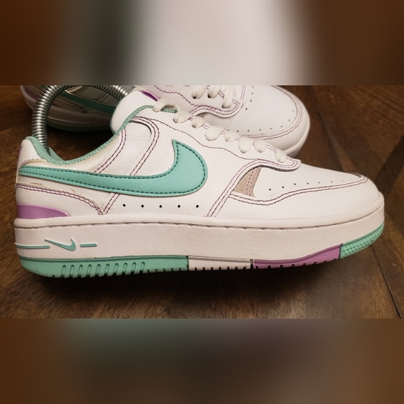 Nike Gamma Force Women's Size 5 White/Mint Green/Lavender - Picture 2 of 15
